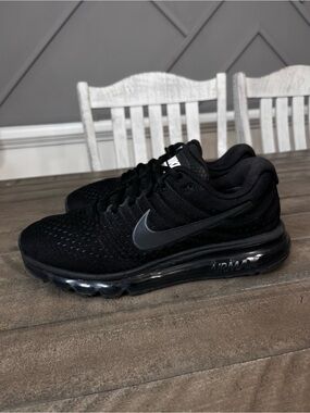 Nike Air Max 2017 All Black
Men's Sz 9.5